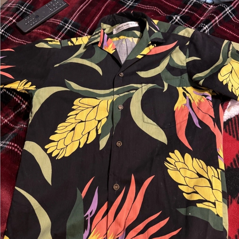 Vintage Alfred Shaheen's Hawaiian
Shirt Men's Floral Print Black (M)
RARE